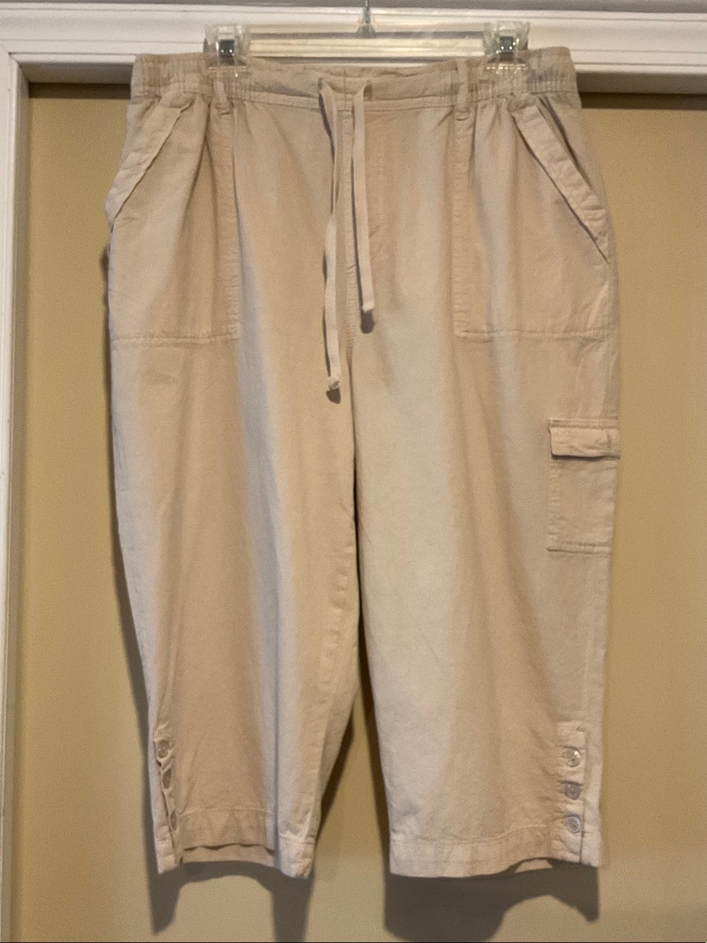 Gloria Vanderbilt Woman's Lightweight Cargo Capris – Beige Drawstring Waist